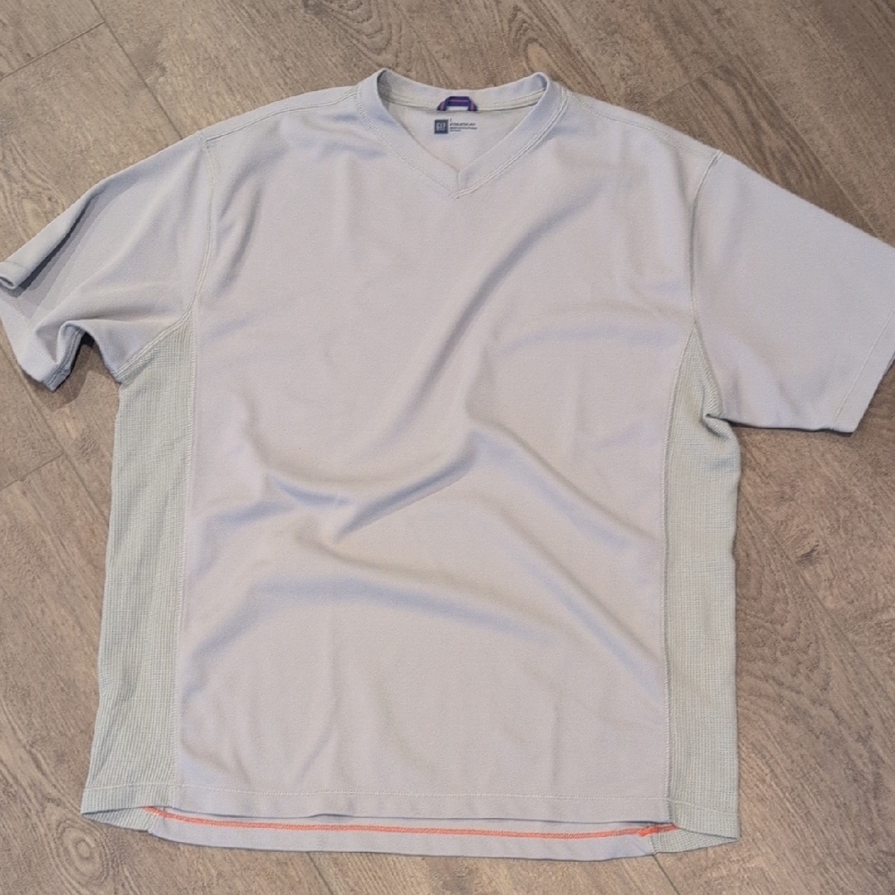 GAP Men's Light Gray Short-Sleeve Tee with Side Panels